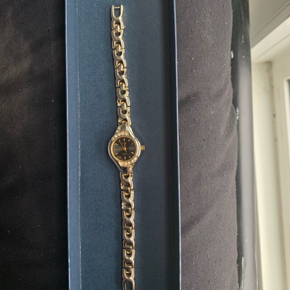 USED VINTAGE OMAX WATCH - Picture 3 of 4